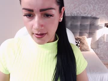 سكس ساخن ولد يشرب صديقته منوم بيضاء ينيكها على الكنبه